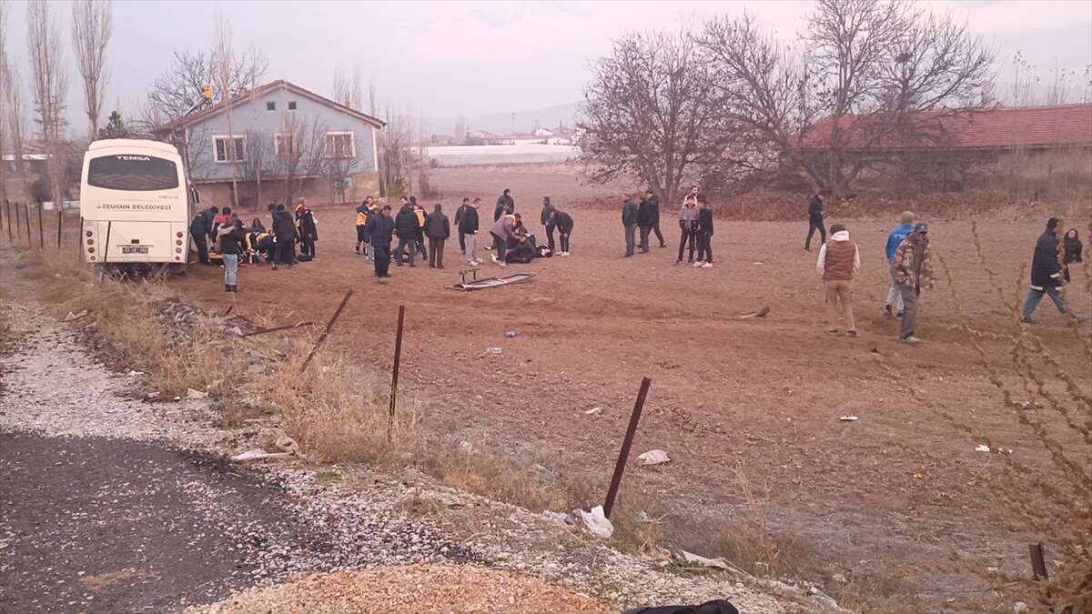 Öğrenci servisi kamyonetle çarpıştı, 17 yaralı var! Kaza sonrası can pazarı 2